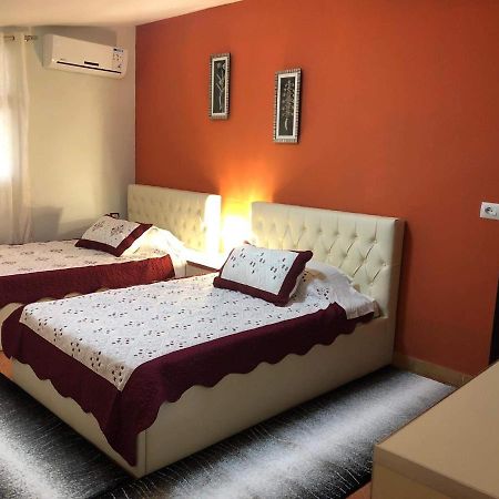 Modern Apartment By Ceni, Elbasan Esterno foto