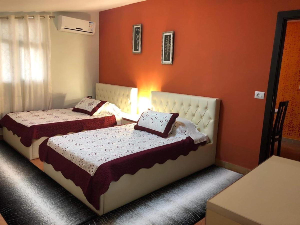 Modern Apartment By Ceni, Elbasan Esterno foto